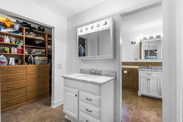 $999,999 | 1948 Southwest 36th Avenue, Delray Beach, FL 33445