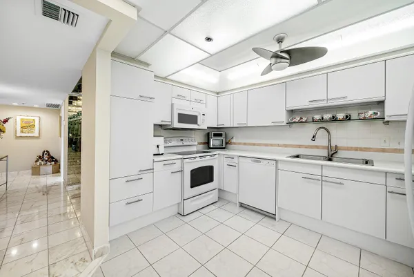 $1,350,000 | 3450 South Ocean Boulevard, Unit 803, Highland Beach, FL 33487