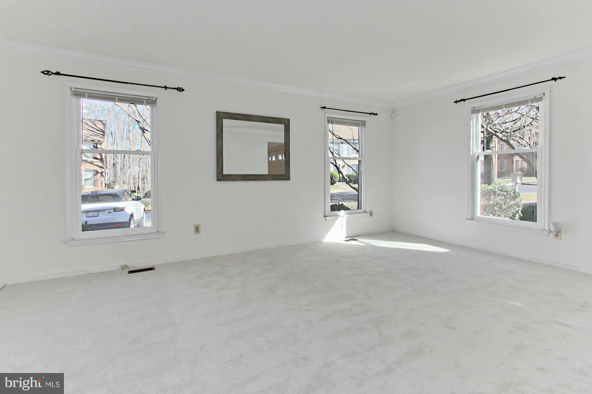 6262 Rathlin Drive Springfield, VA 22152 - Photo 6 of 28 Family Room