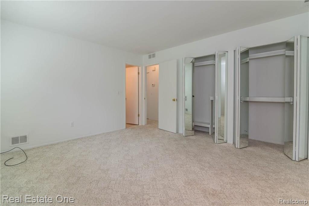 612 Ridge Road Walled Lake, MI 48390 - Photo 15 of 25