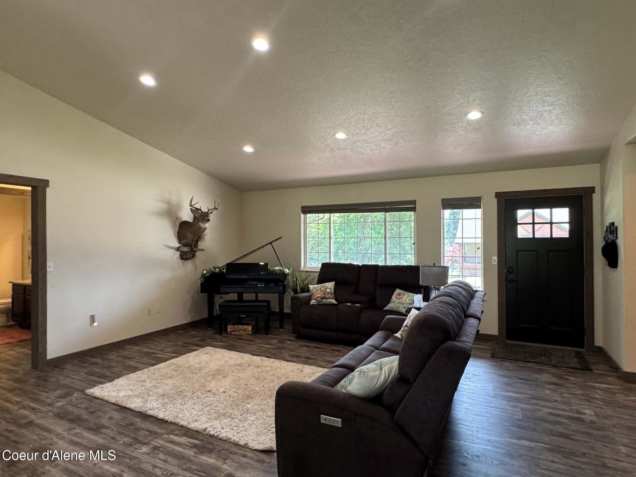 6637 East Little Joe Road Coeur D'Alene, ID 83814 - Photo 7 of 44 Living Room