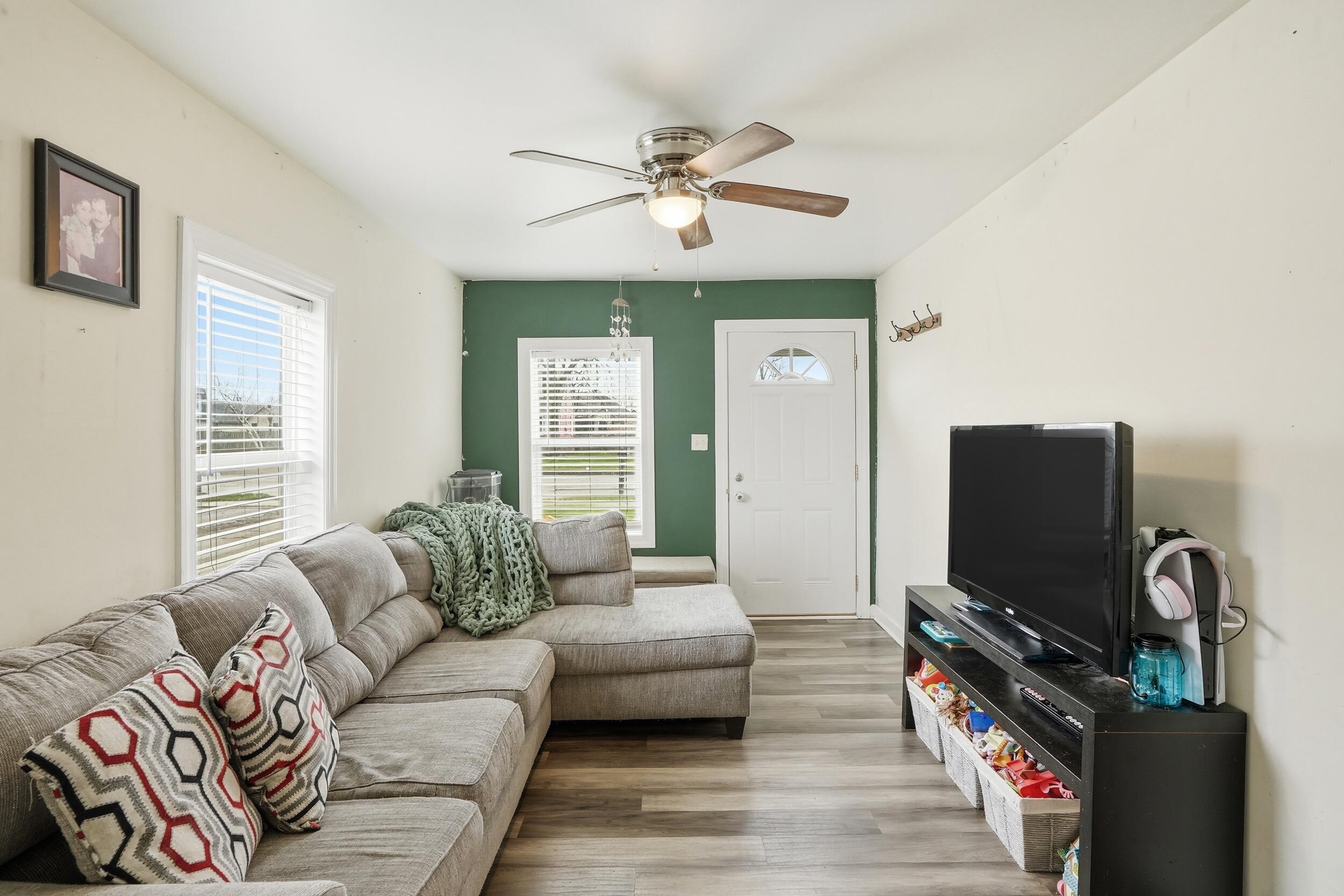 2623 Hart Road Highland, IN 46322 - Photo 5 of 12 2500x1667