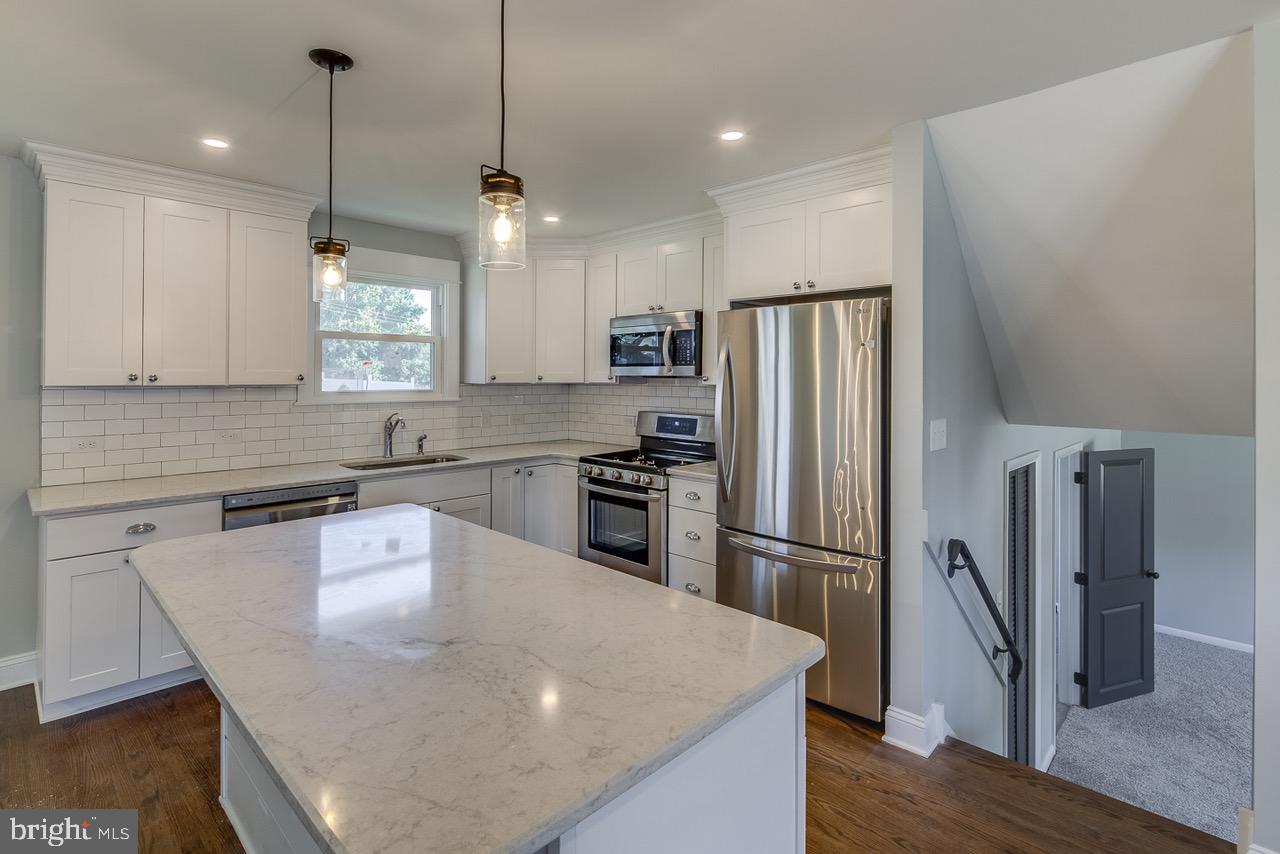 16 Sunnybrook Road Stratford, NJ 08084 - Photo 4 of 22