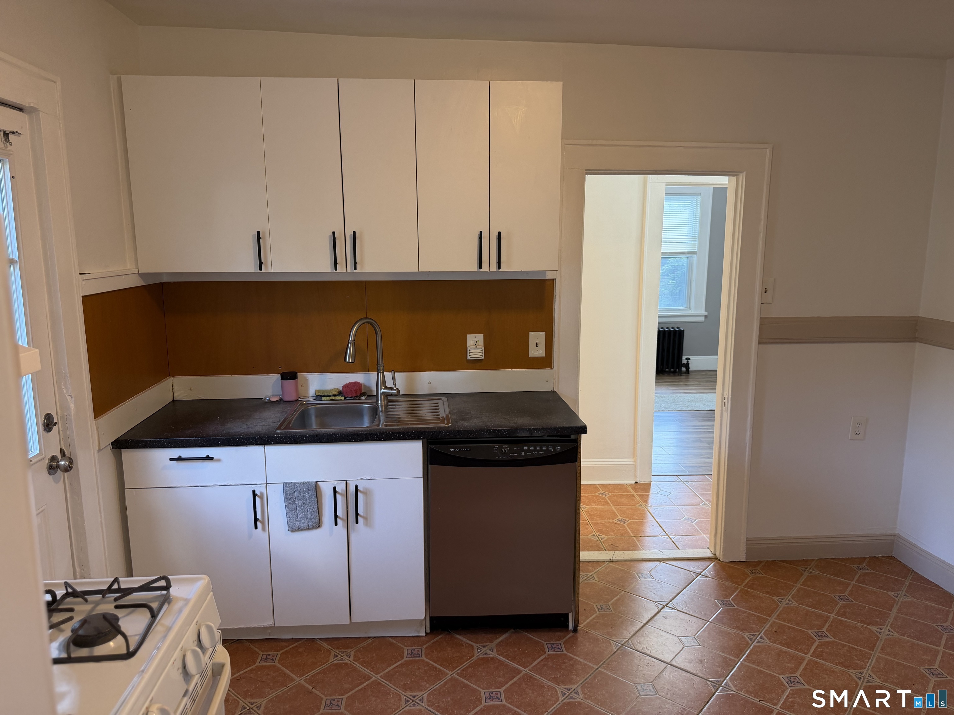 459 Honeyspot Road Stratford, CT 06615 - Photo 10 of 34