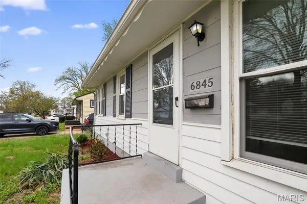 $99,900 | 6845 Frostview Lane, Berkeley, MO 63134