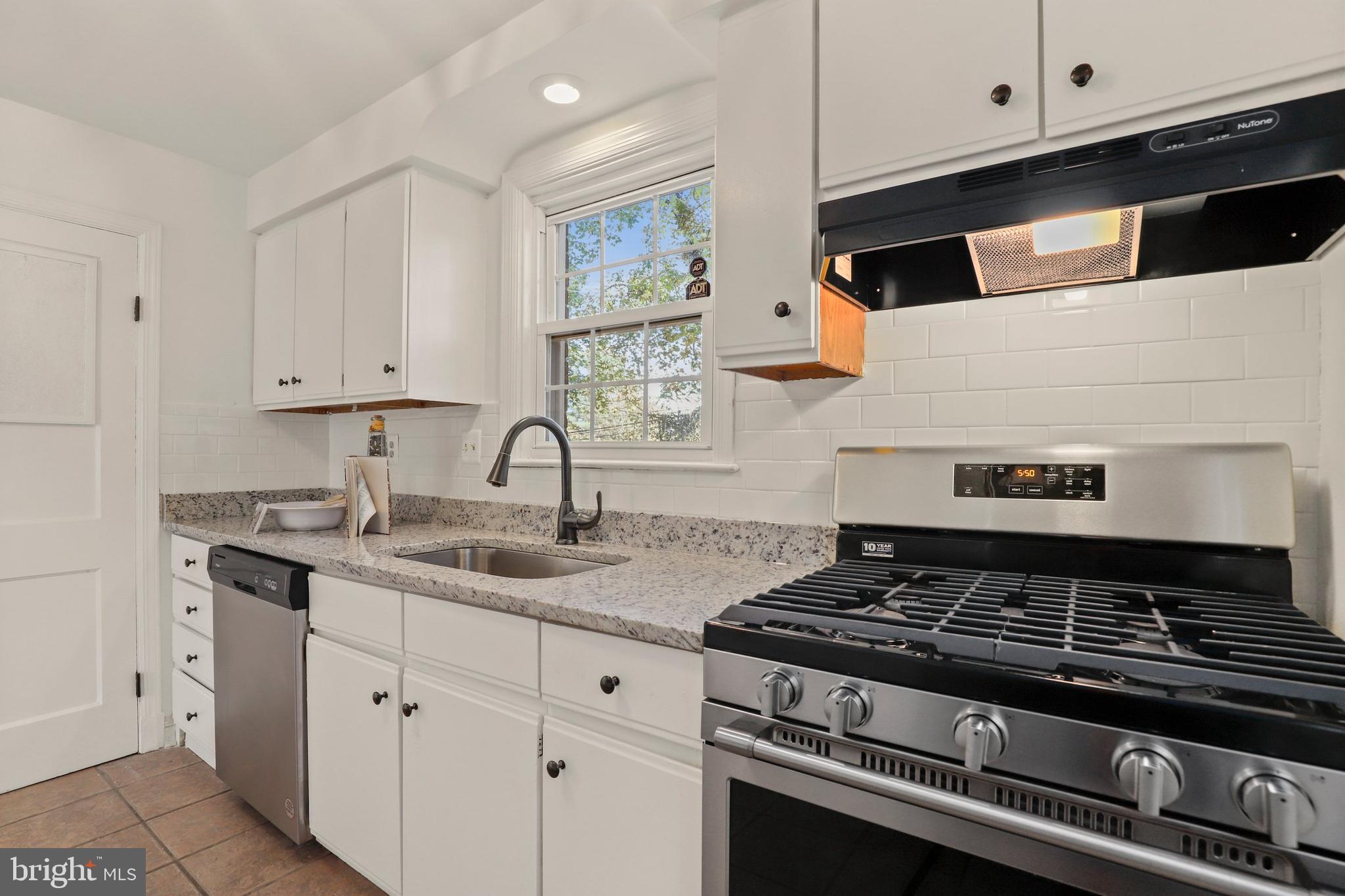 731 Howard Road Baltimore, MD 21208 - Photo 11 of 36