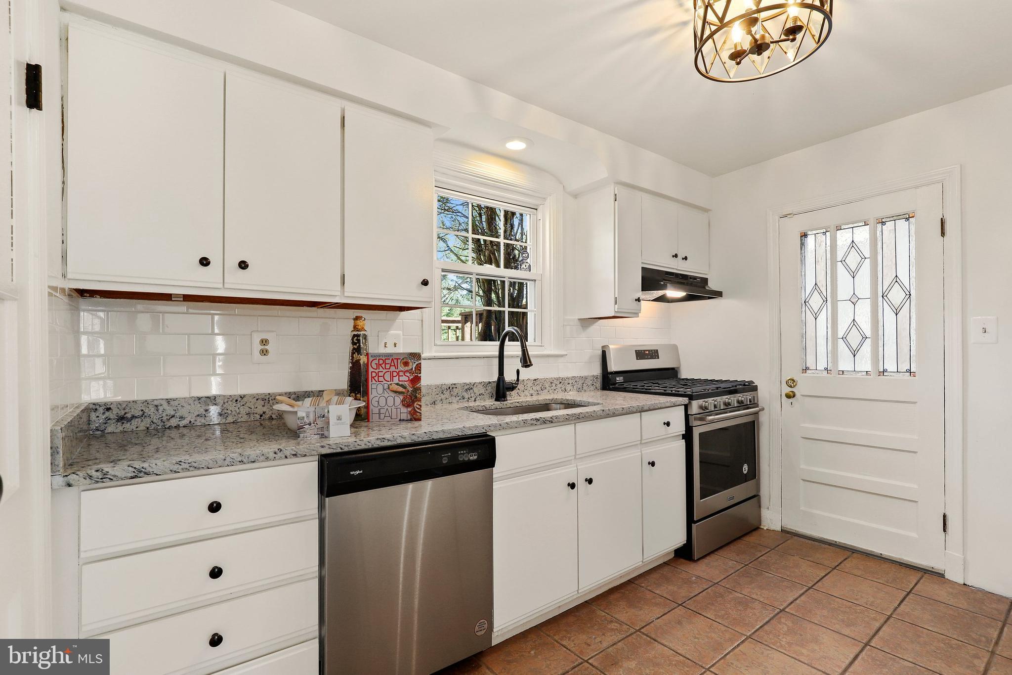 731 Howard Road Baltimore, MD 21208 - Photo 9 of 36
