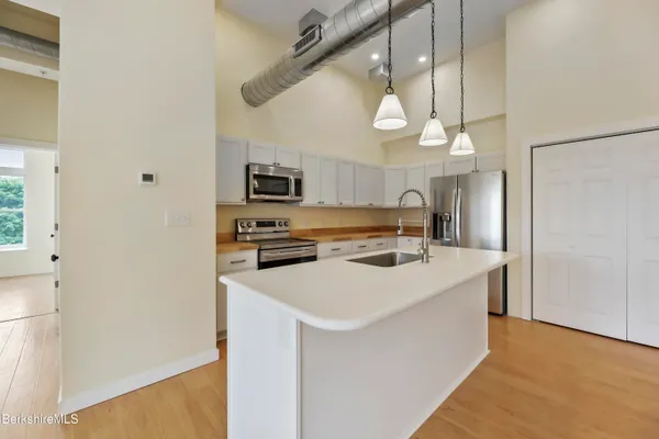 $1,950 | 49 Park Street, Unit 2, Adams, MA 01220