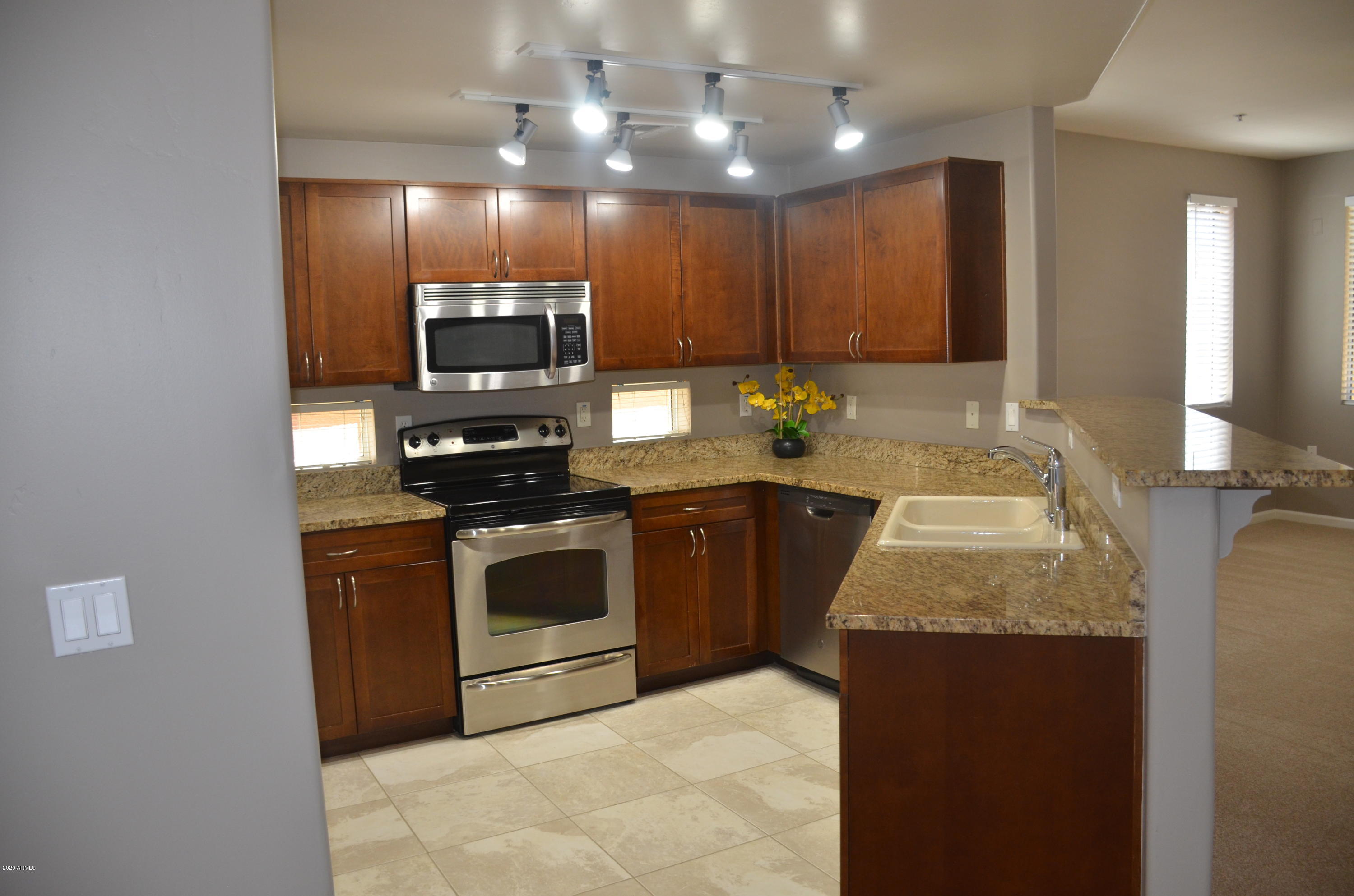 1920 East Bell Road, Unit 1124 Phoenix, AZ 85022 - Photo 4 of 37 DSC_7798