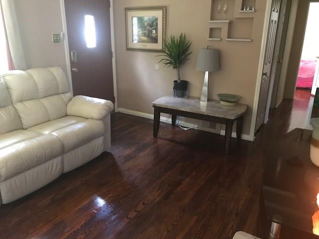 22 Seneca Road Pittsburgh, PA 15241 - Photo 3 of 24 Living room with hardwood beautiful floors