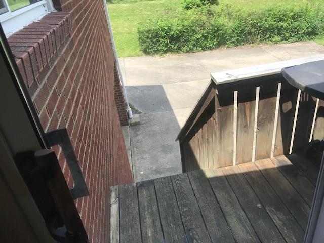 22 Seneca Road Pittsburgh, PA 15241 - Photo 21 of 24 Deck in back to driveway