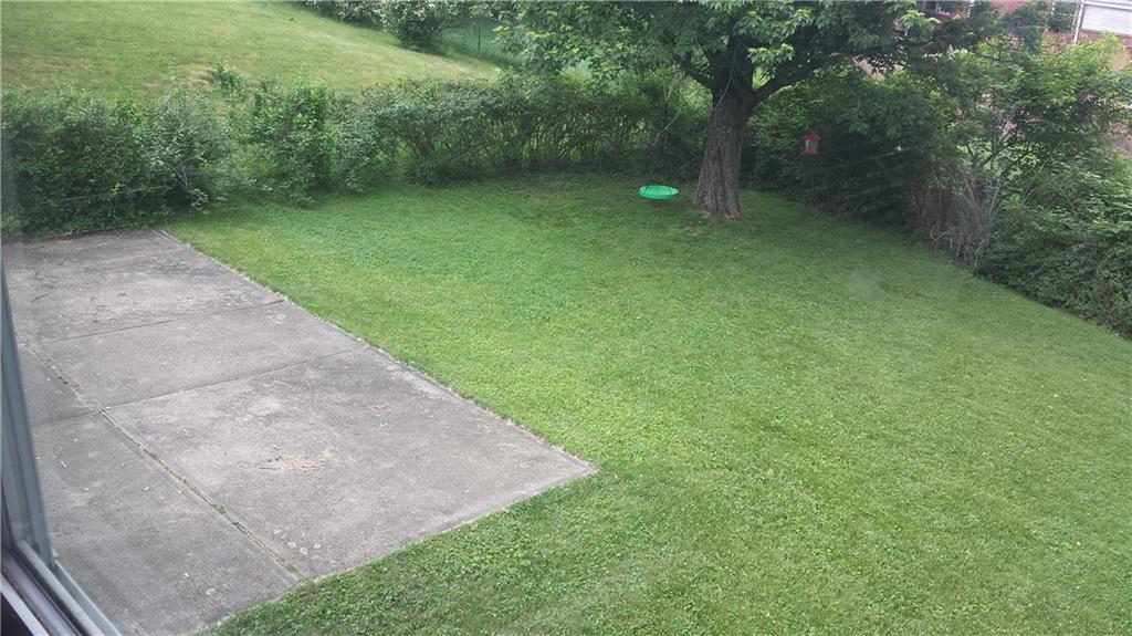 22 Seneca Road Pittsburgh, PA 15241 - Photo 24 of 24 Level back yard with driveway.