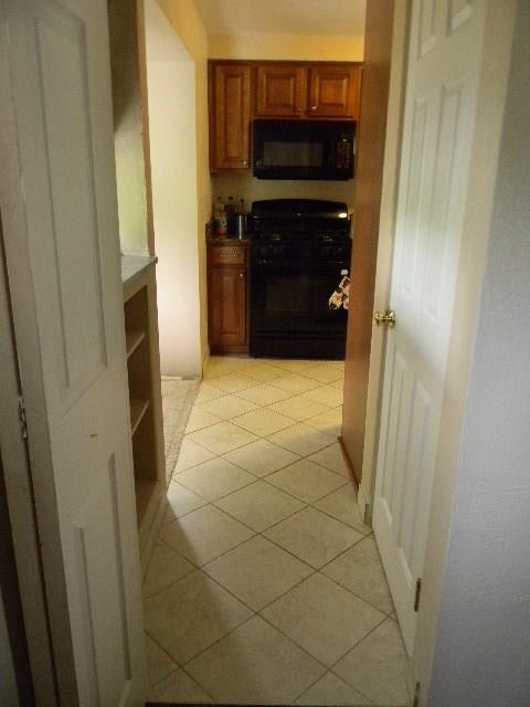 22 Seneca Road Pittsburgh, PA 15241 - Photo 8 of 24 Kitchen with ceramic tile floor.