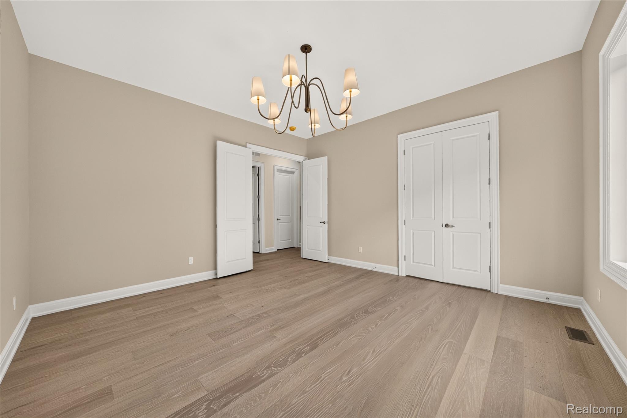 526 Maplehill Road Rochester, MI 48306 - Photo 24 of 67 1 (11).jpg
