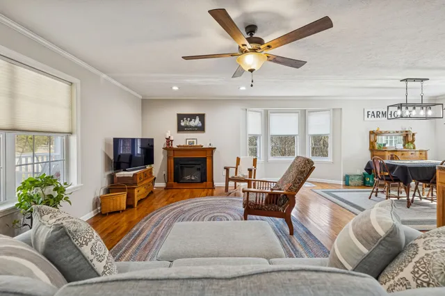 $454,900 | 237 Grant Highway, Gordonsville, TN 38563