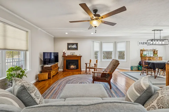 $454,900 | 237 Grant Highway, Gordonsville, TN 38563