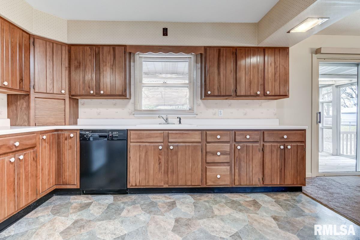 6 Lakewind Drive Springfield, IL 62703 - Photo 8 of 35 Gallery Image 8