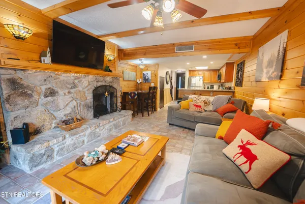 $279,900 | 260 Roaring Fork Road, Unit 217, Gatlinburg, TN 37738