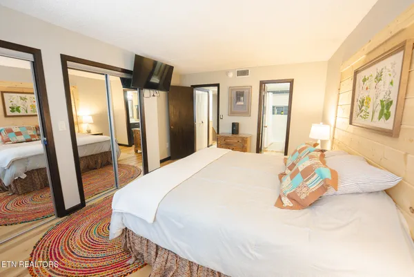 $279,900 | 260 Roaring Fork Road, Unit 217, Gatlinburg, TN 37738