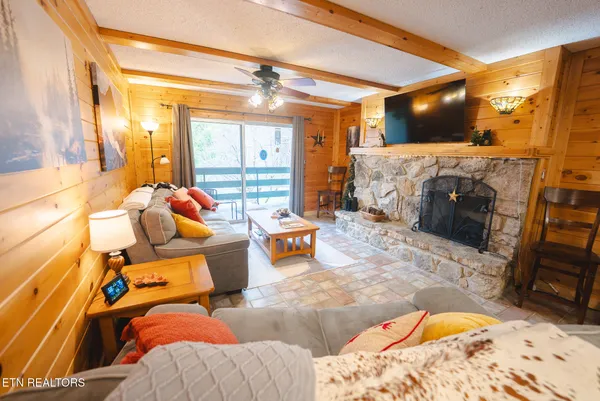 $279,900 | 260 Roaring Fork Road, Unit 217, Gatlinburg, TN 37738