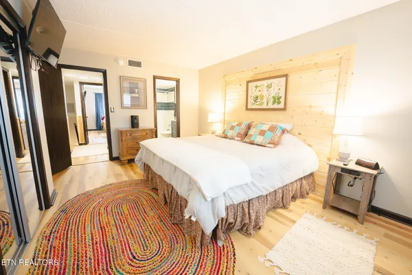 $279,900 | 260 Roaring Fork Road, Unit 217, Gatlinburg, TN 37738