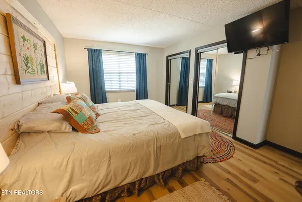 $279,900 | 260 Roaring Fork Road, Unit 217, Gatlinburg, TN 37738