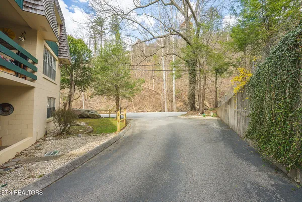 $279,900 | 260 Roaring Fork Road, Unit 217, Gatlinburg, TN 37738