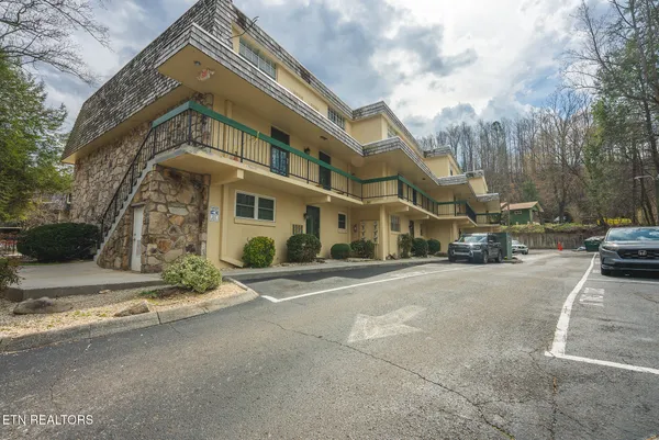 $279,900 | 260 Roaring Fork Road, Unit 217, Gatlinburg, TN 37738