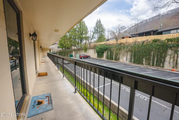 $279,900 | 260 Roaring Fork Road, Unit 217, Gatlinburg, TN 37738