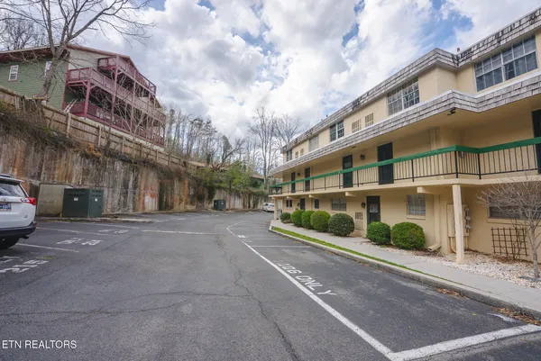 $279,900 | 260 Roaring Fork Road, Unit 217, Gatlinburg, TN 37738