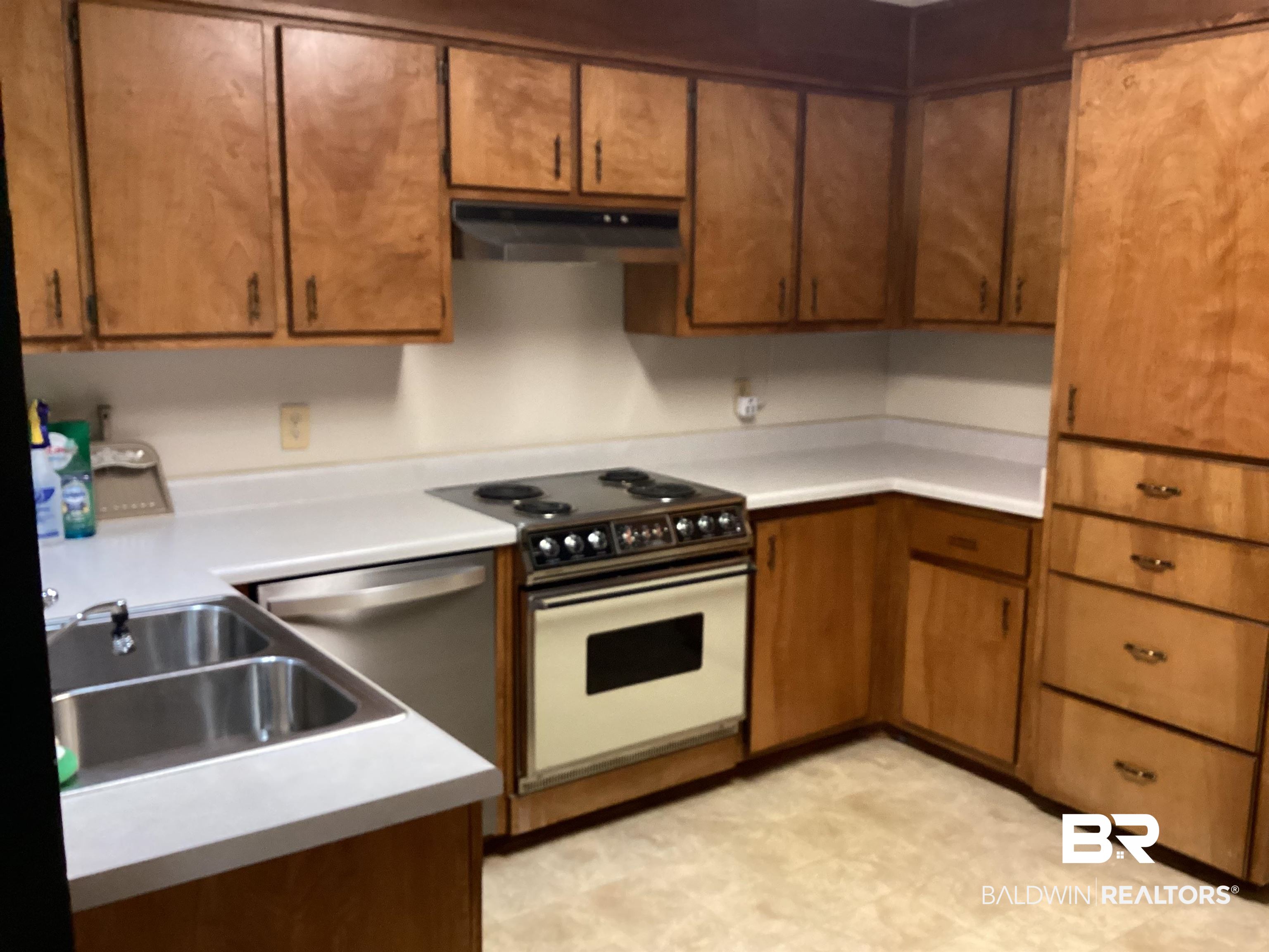 507 Rider Court Bay Minette, AL 36507 - Photo 9 of 33 Kitchen