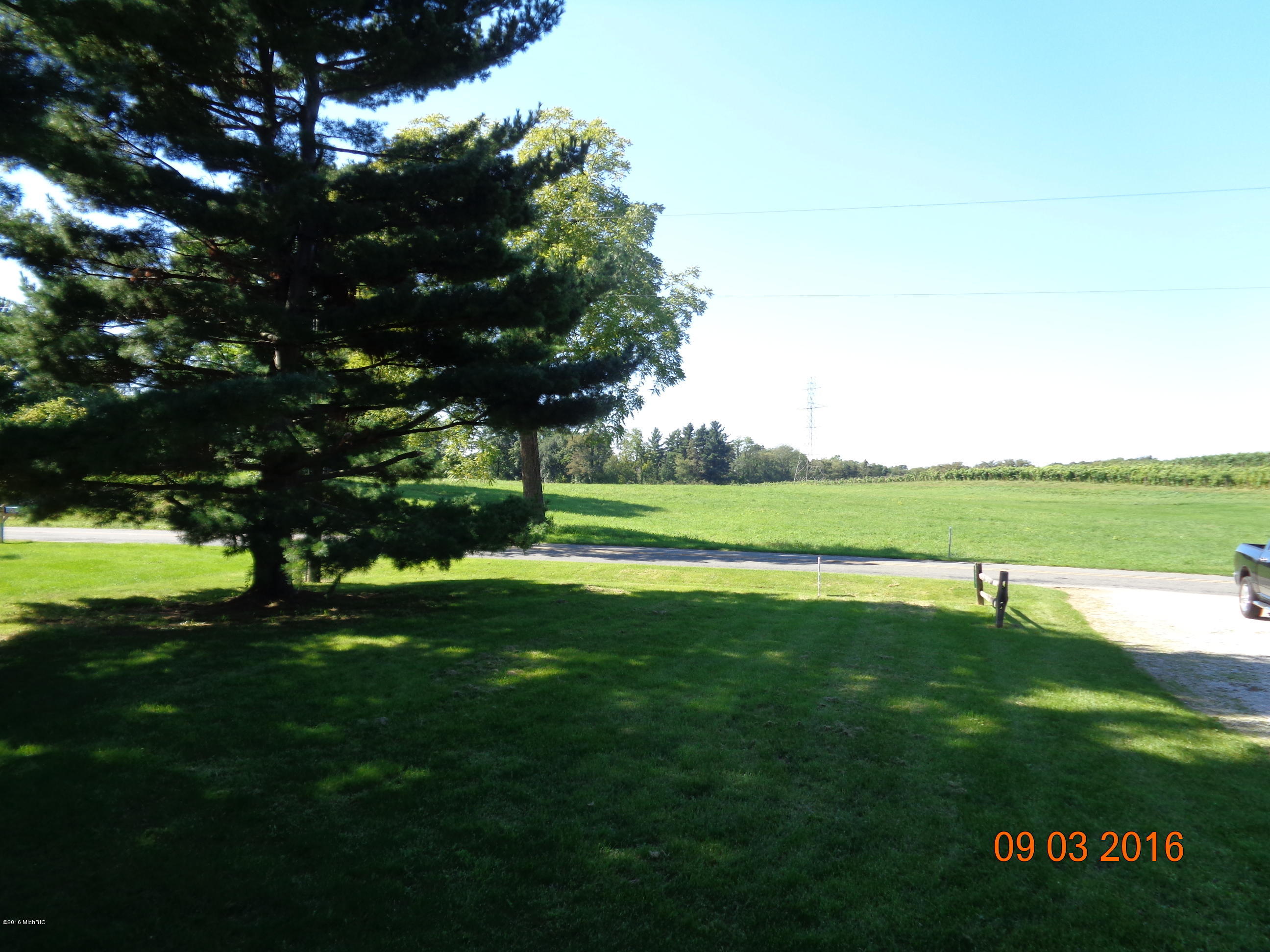 9935 Singer Lake Road Baroda, MI 49101 - Photo 3 of 29 DSC02284
