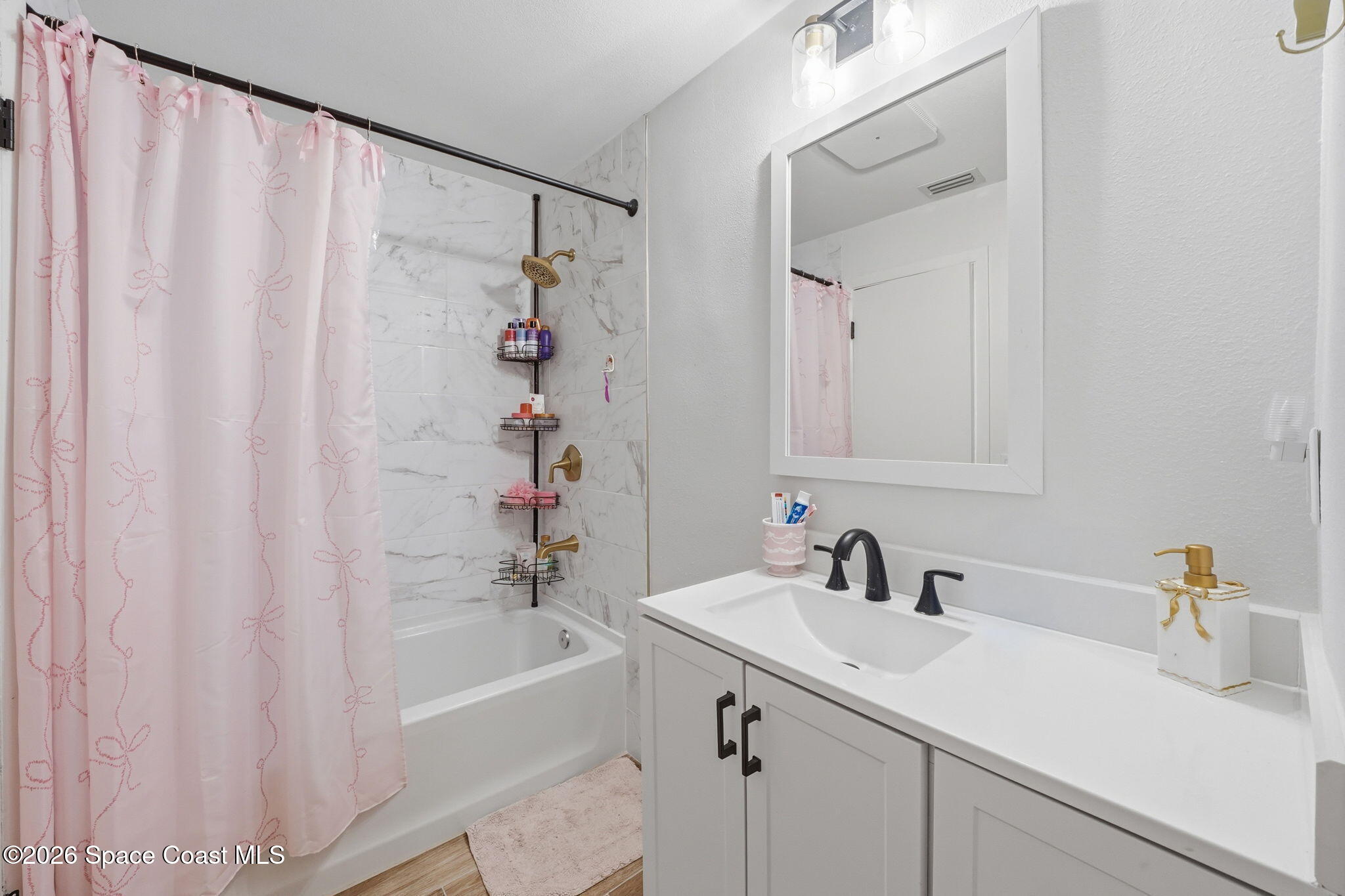2440 Warwick Road Melbourne, FL 32935 - Photo 23 of 31 guest bath