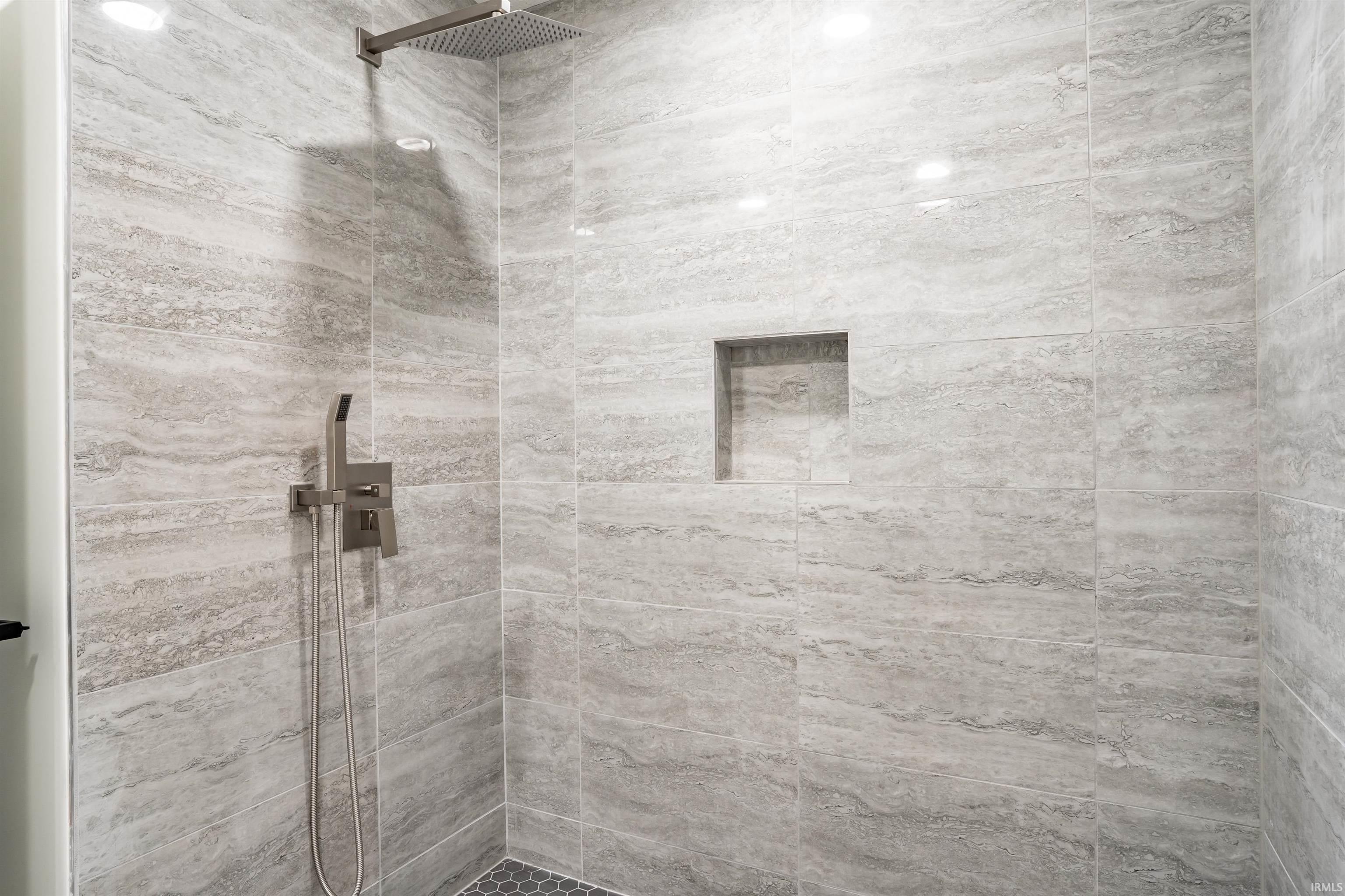 6985 Starks Boulevard Fort Wayne, IN 46816 - Photo 11 of 33