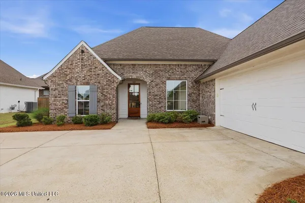 $380,000 | 102 Sweetbriar Circle, Canton, MS 39046