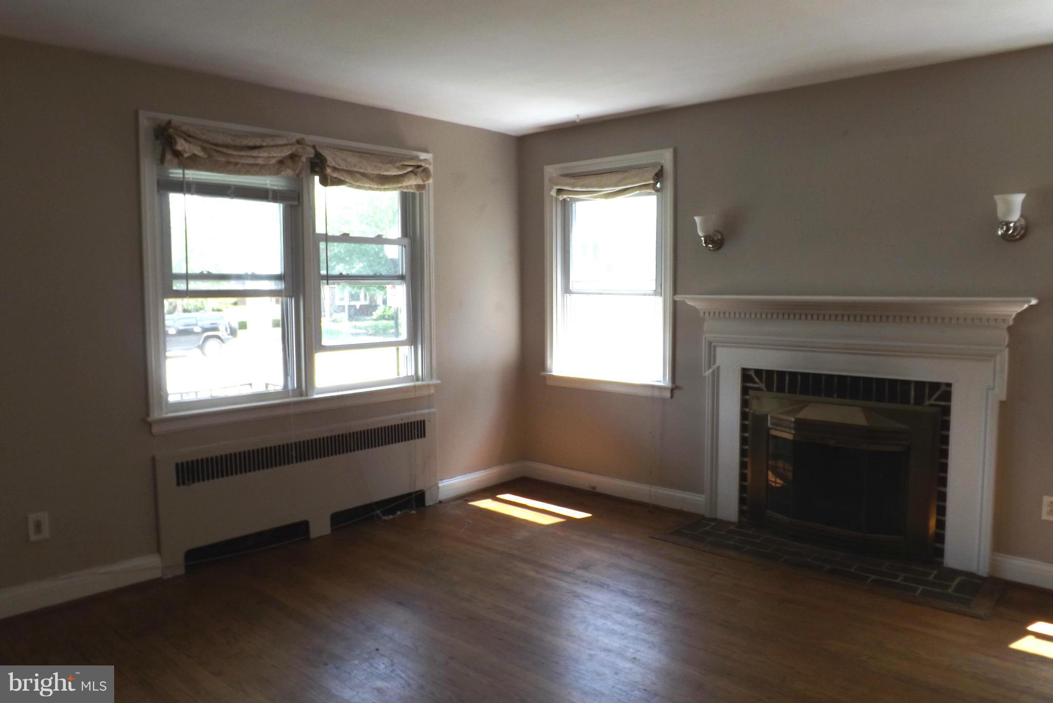 3818 Ednor Road Baltimore, MD 21218 - Photo 3 of 28 Living Room