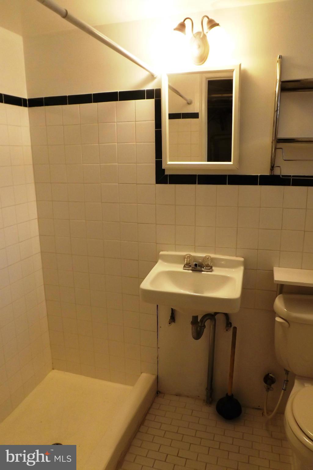 3818 Ednor Road Baltimore, MD 21218 - Photo 25 of 28 Bath