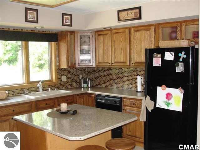 1058 West Deerfield Road Mount Pleasant, MI 48858 - Photo 3 of 15 1774080-2.JPG