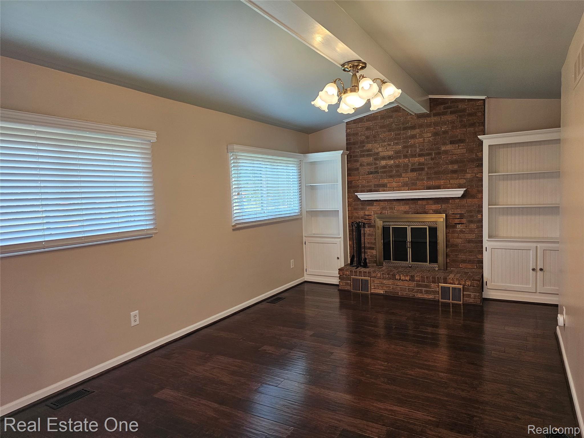 2070 Winchester Road Rochester, MI 48307 - Photo 9 of 26 20260902_145641.jpg