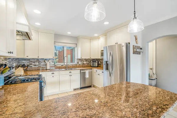 $499,999 | 1907 Portsmouth Avenue, Westchester, IL 60154