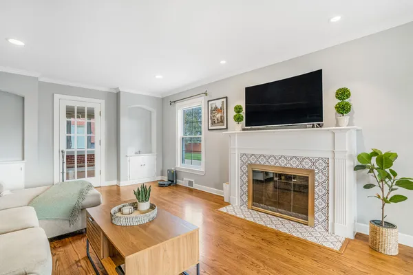 $499,999 | 1907 Portsmouth Avenue, Westchester, IL 60154