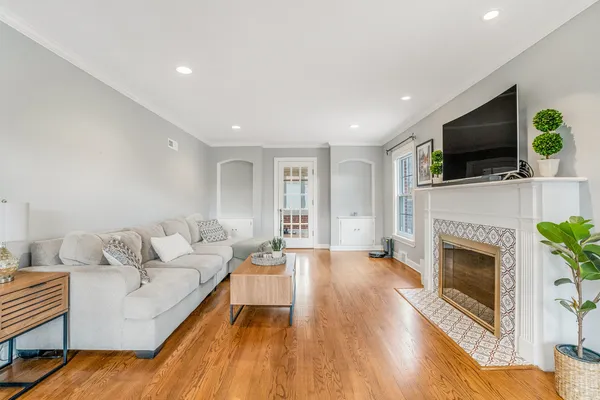 $499,999 | 1907 Portsmouth Avenue, Westchester, IL 60154