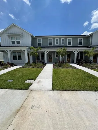 a view of a yard in front of house