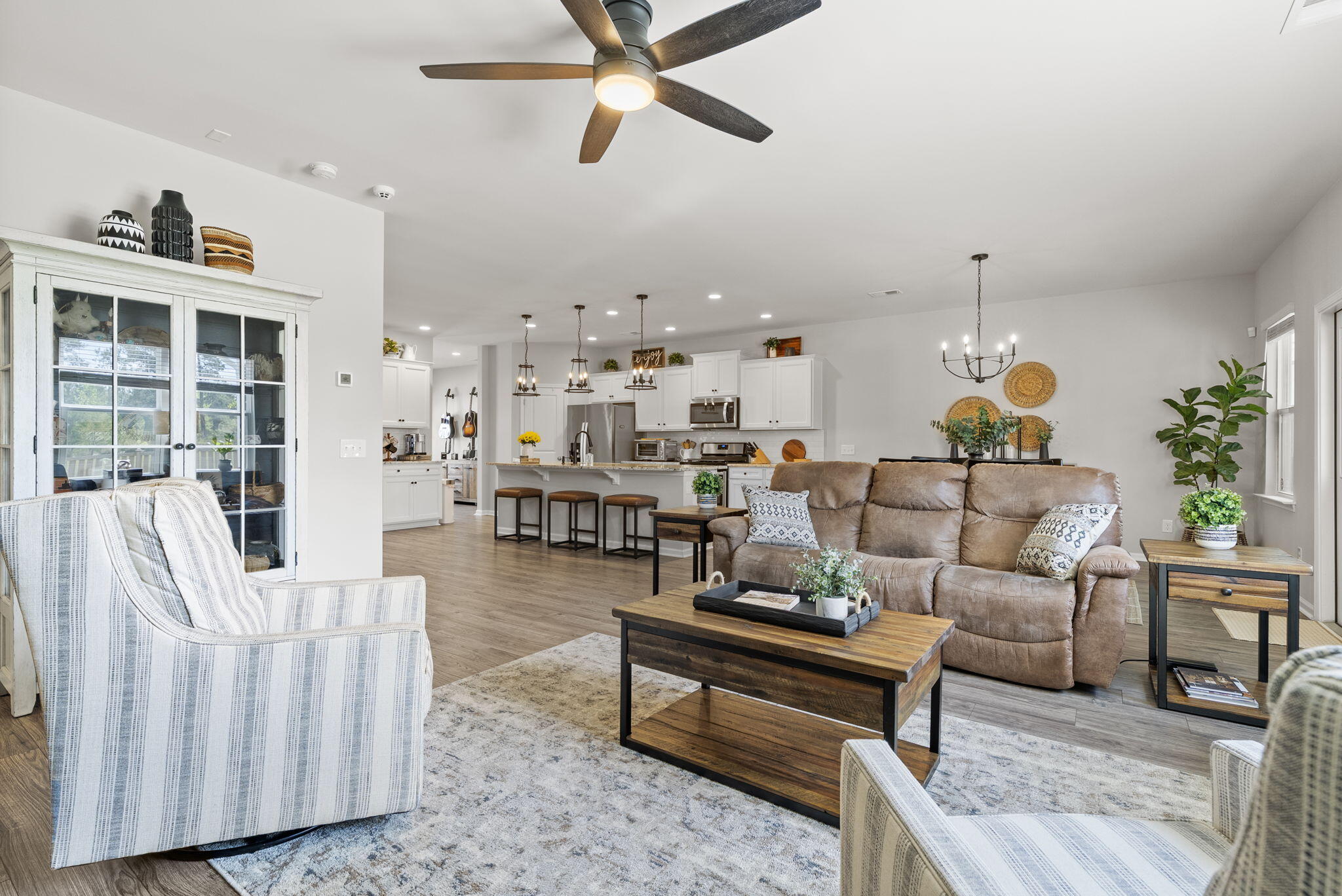 185 Hayworth Road Summerville, SC 29486 - Photo 25 of 70 Living Room
