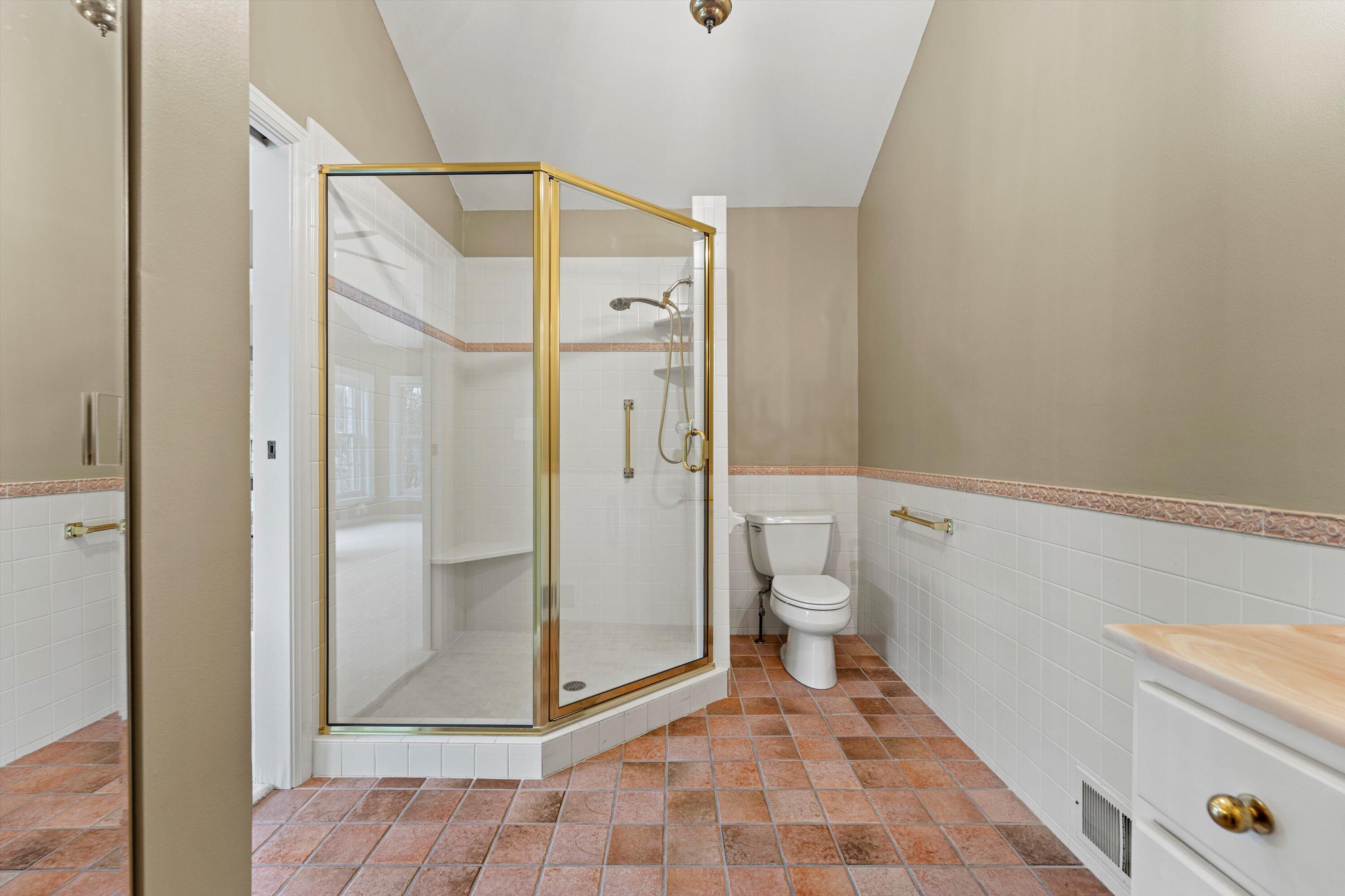 10060 North Range Line Road Mequon, WI 53092 - Photo 64 of 106 Full bathroom main floor