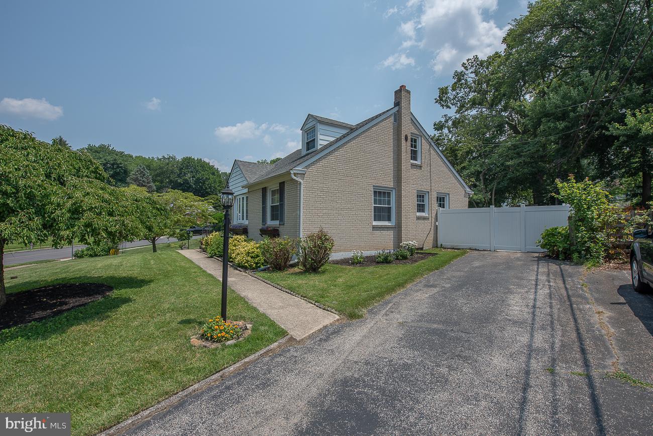151 Schuyler Road Springfield, PA 19064 - Photo 2 of 33 Private Drive