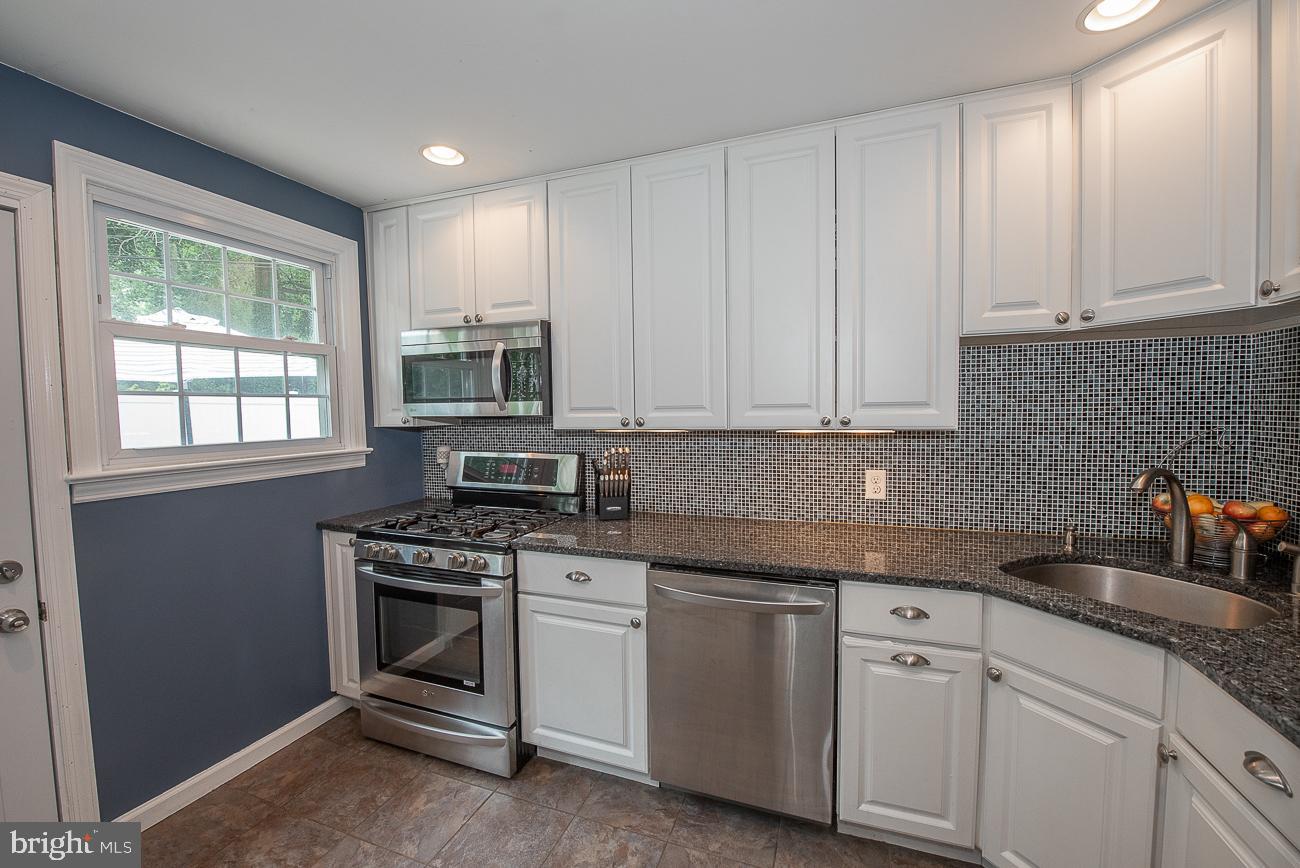 151 Schuyler Road Springfield, PA 19064 - Photo 11 of 33 Kitchen