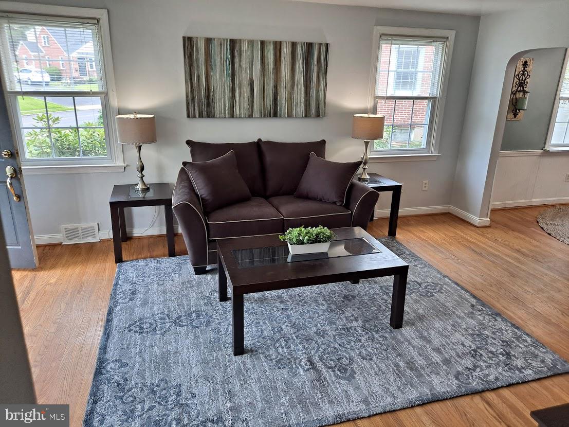 151 Schuyler Road Springfield, PA 19064 - Photo 6 of 33 Living Room