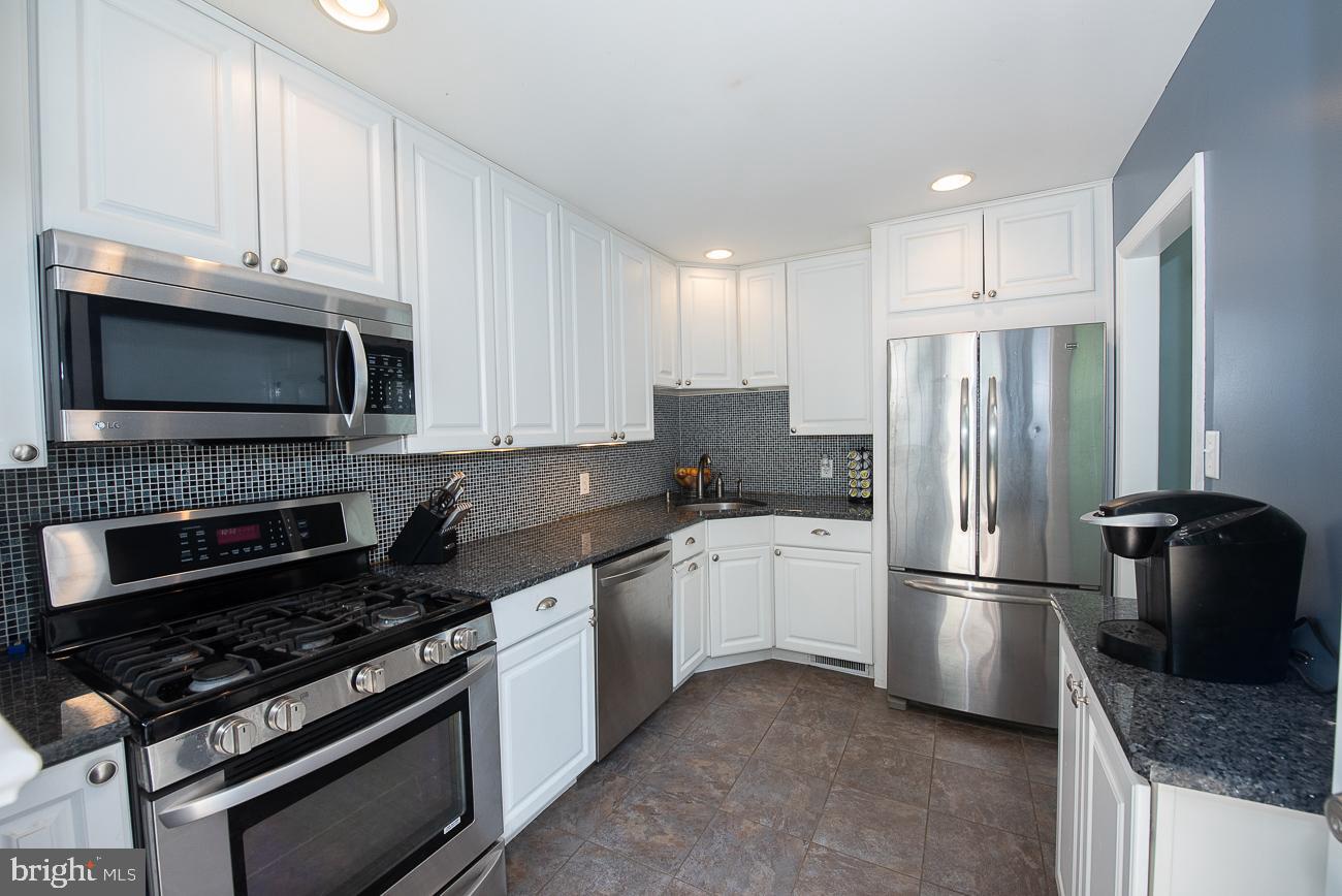 151 Schuyler Road Springfield, PA 19064 - Photo 10 of 33 Kitchen