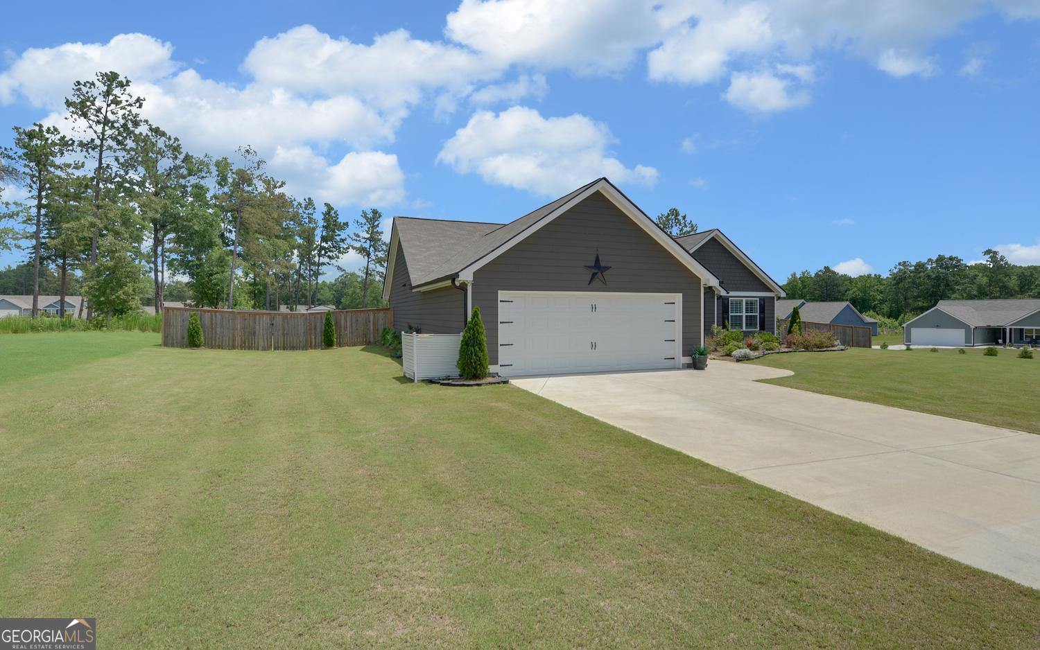 155 Joseph Lane Hartwell, GA 30643 - Photo 2 of 42